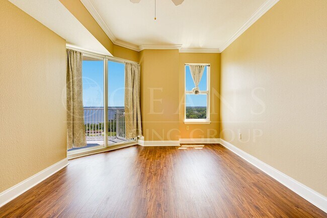 Building Photo - GORGEOUS Waterfront Condo in South Daytona