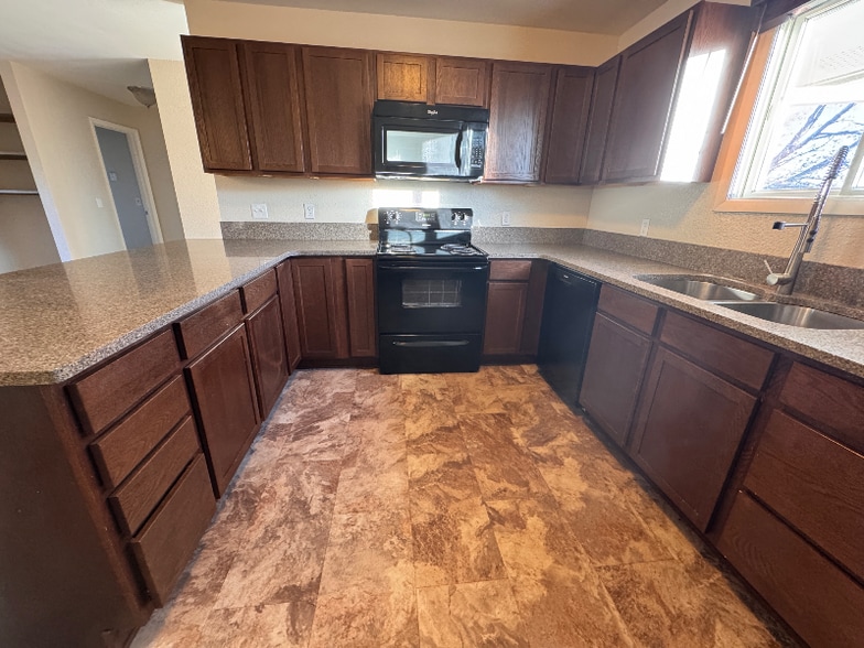 Building Photo - 243 Westchester Square N