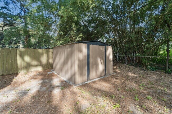 Building Photo - Charming Midtown Home – Updated and Move-I...
