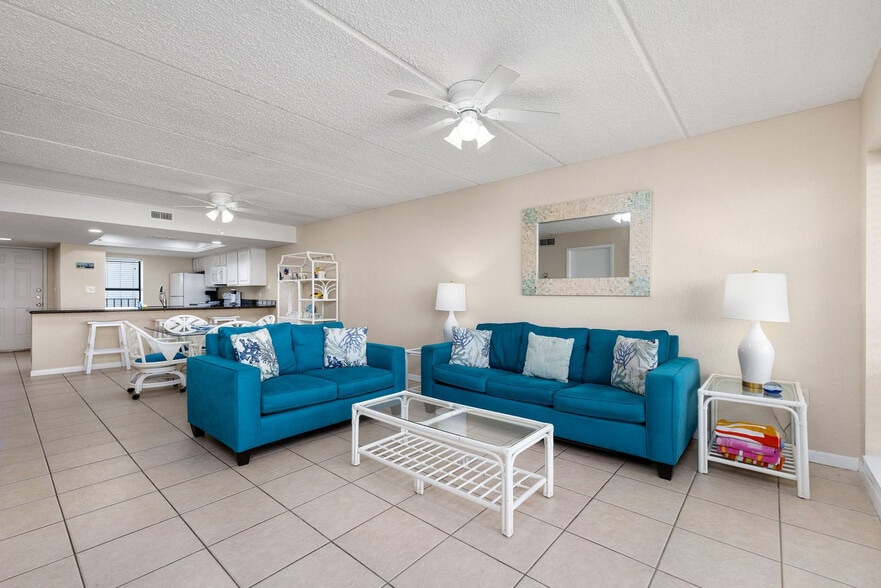 Building Photo - 404 Padre Blvd