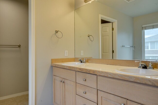 Building Photo - Price reduction-Lakeland Hills 2 Story