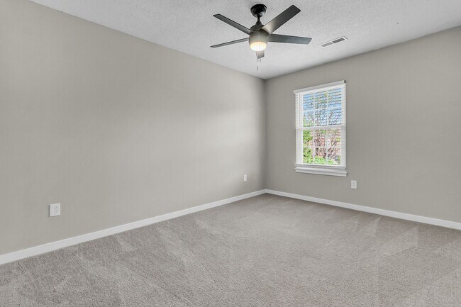 Building Photo - 3 Bedroom 1.5 Bath Town Home in North Char...
