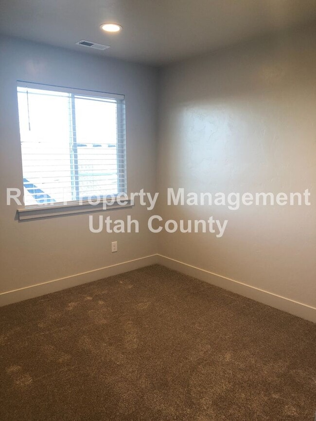 Building Photo - Santaquin Townhome