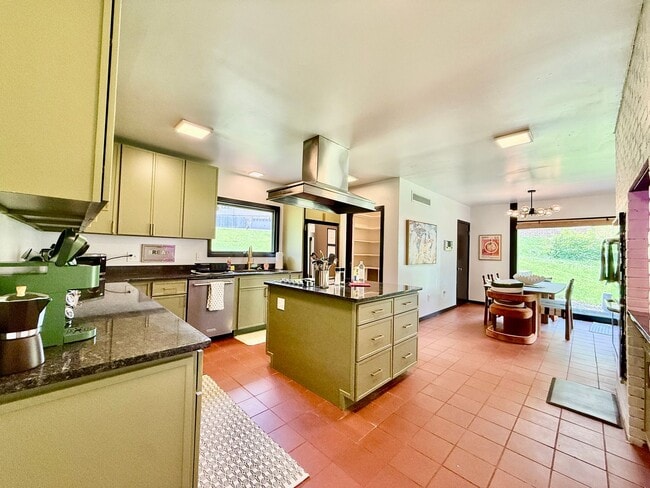 Building Photo - 527 Valewood Ln