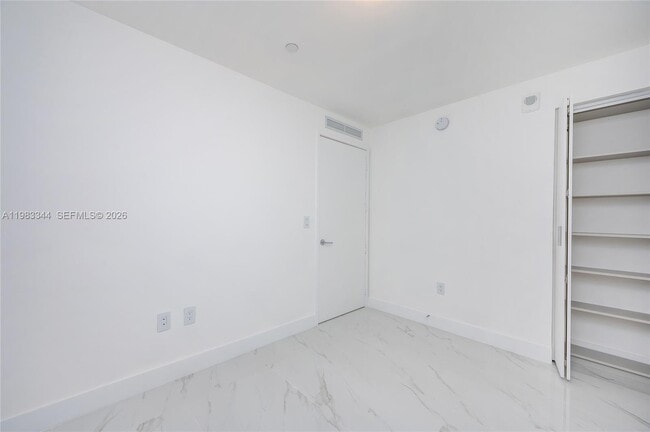 Building Photo - 700 NE 24th St