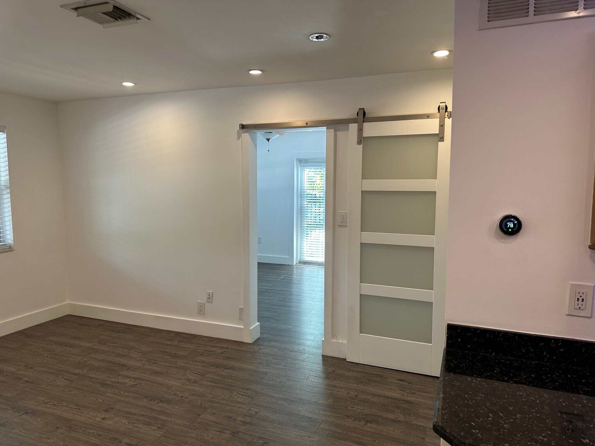 Building Photo - 1008 NE 11th St