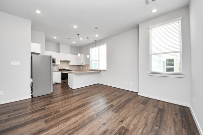 Building Photo - 608 Thornton Rd