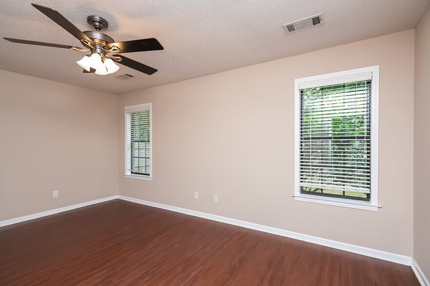 Building Photo - 8018 Jills Creek Dr