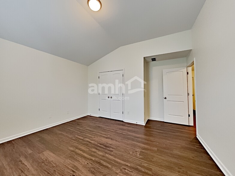 Building Photo - 3145 Yachet Ct SW