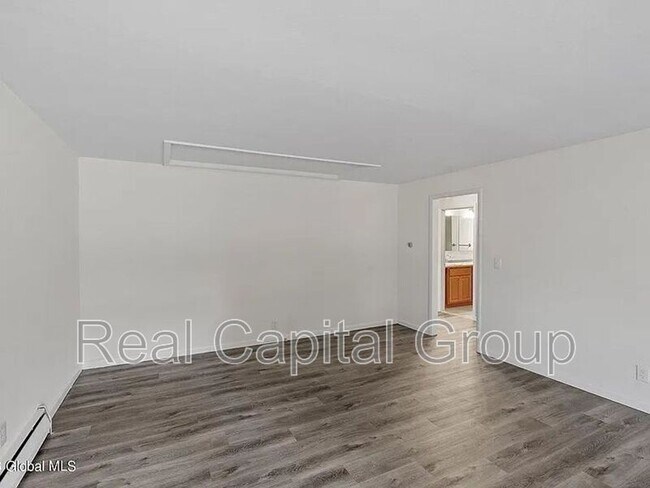 Building Photo - 309 Harlem St