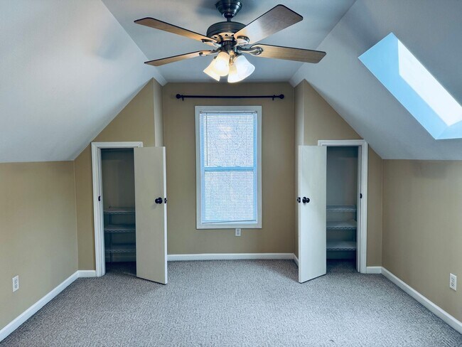 Building Photo - East AVL - Mountain Views and Space Galore!