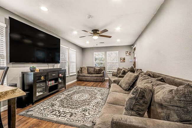 Building Photo - 234 E 1st St