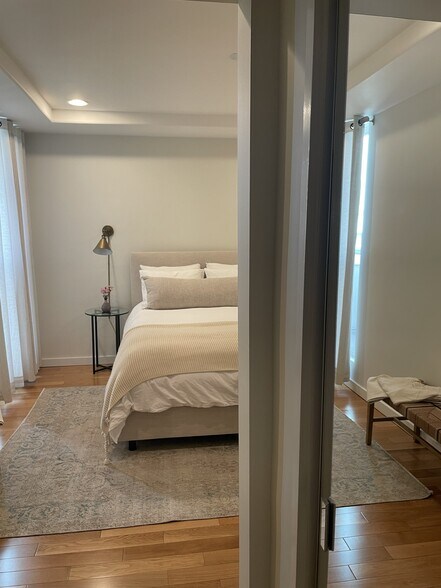 Building Photo - 8550 Holloway Dr