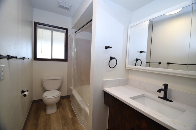 Building Photo - 3434 SE King Rd