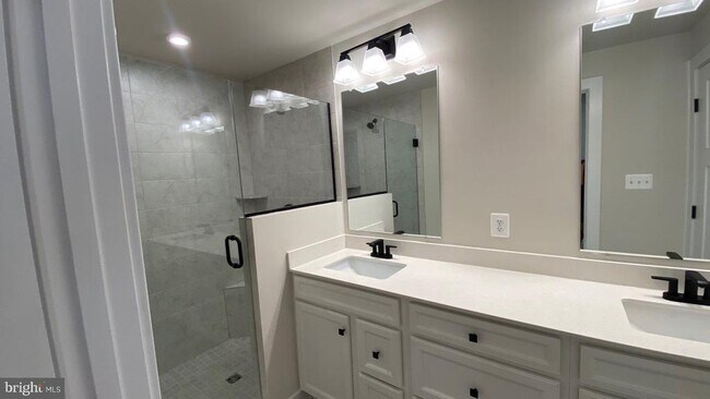Building Photo - 2550 VERONA Pl