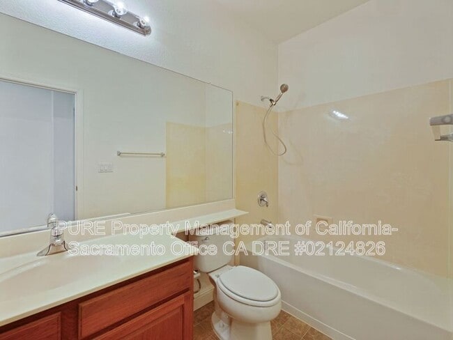 Building Photo - 1732 Bamboo St