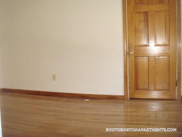 Building Photo - 506 E Broadway