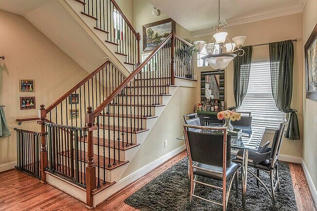 Building Photo - 1137 W 24th St