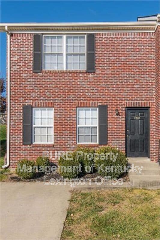 Building Photo - 2561 MacKenzie Ln