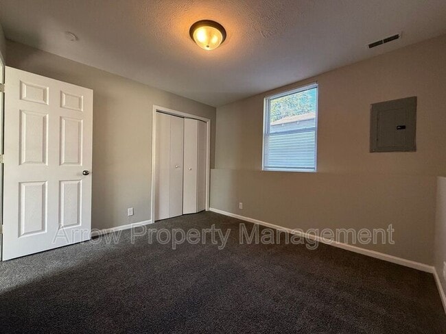Building Photo - 808 Peach St