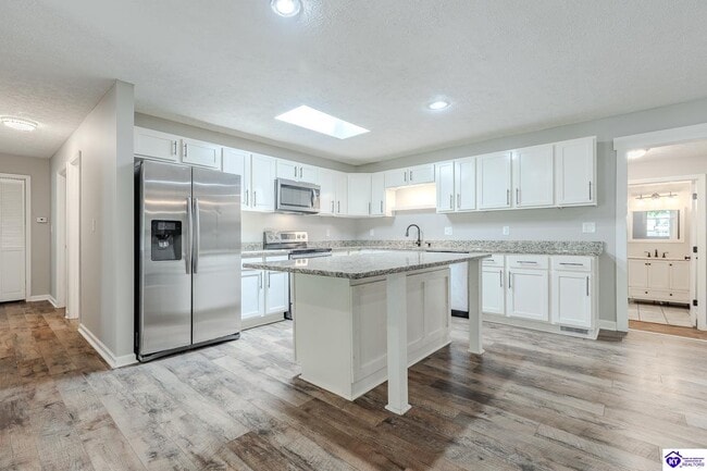 Building Photo - 343 Meadowview Dr