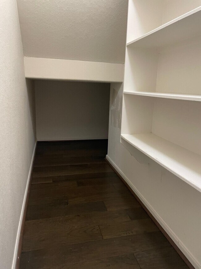 Building Photo - 23331 Del Rosso St