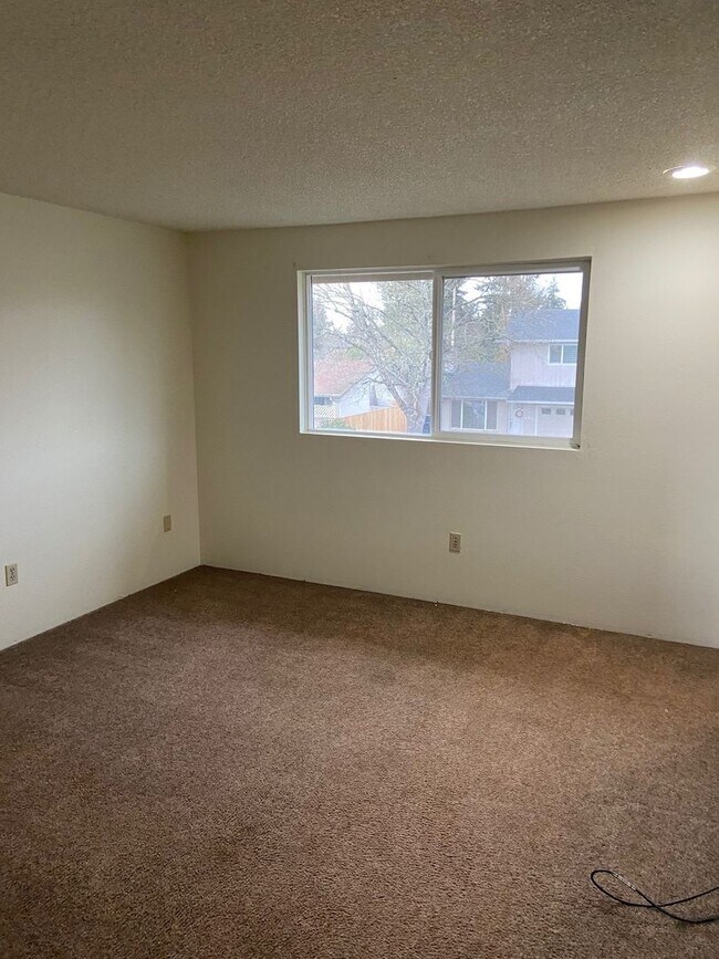 Building Photo - S Street Duplex