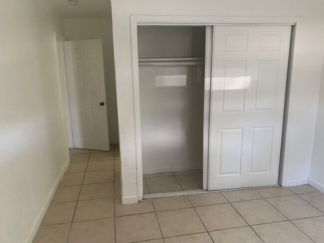 Building Photo - 900 NW