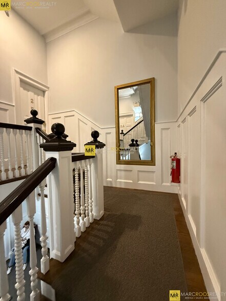 Building Photo - 464 Beacon St