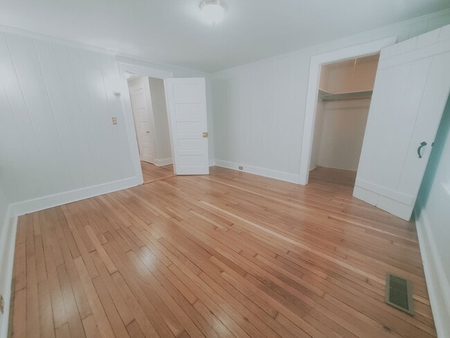 Building Photo - 12 Maplewood Terrace