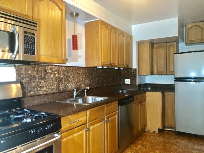 Building Photo - Charming 3 Bedroom/2 Bathroom Duplex in West Hills, MD!