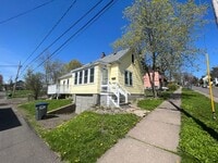 Building Photo - AVAILABLE July - Perfect 2 Bed 1 Bath In Hillside Neighborhood