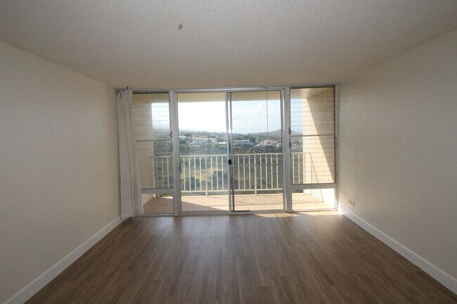 Building Photo - High 2 bedroom with sweeping views!