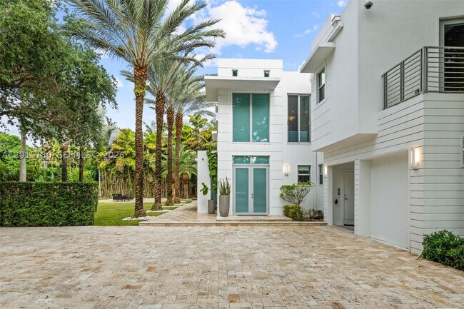 Building Photo - 3917 S Le Jeune Rd