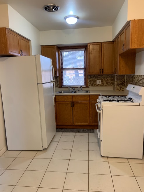 Building Photo - 100 Vana Dr