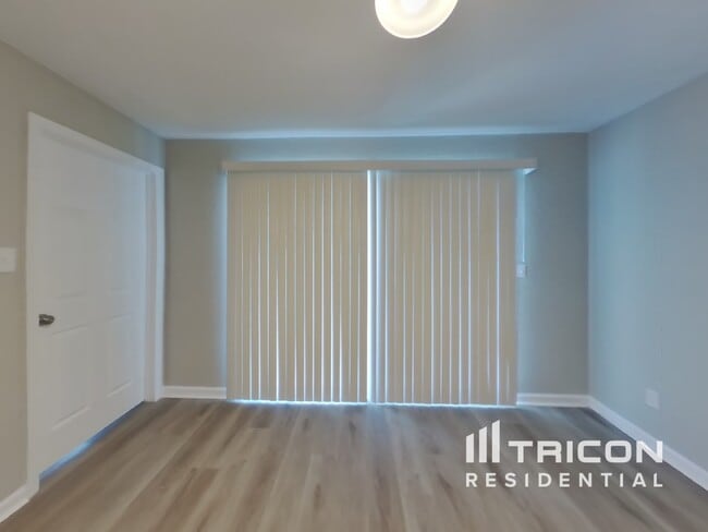 Building Photo - 528 Hamlet Dr