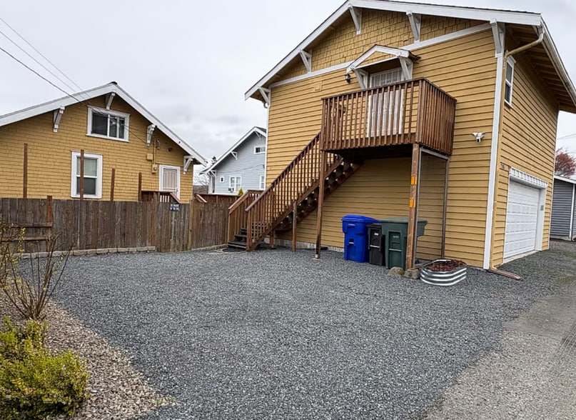 Building Photo - 2710 Leonard Dr