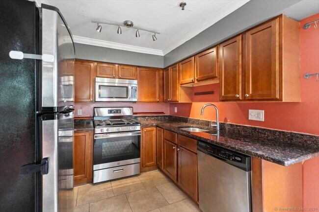 Building Photo - 677 Quinnipiac Ave