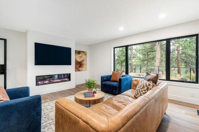 Building Photo - Beautiful Remodeled Home on Acreage!