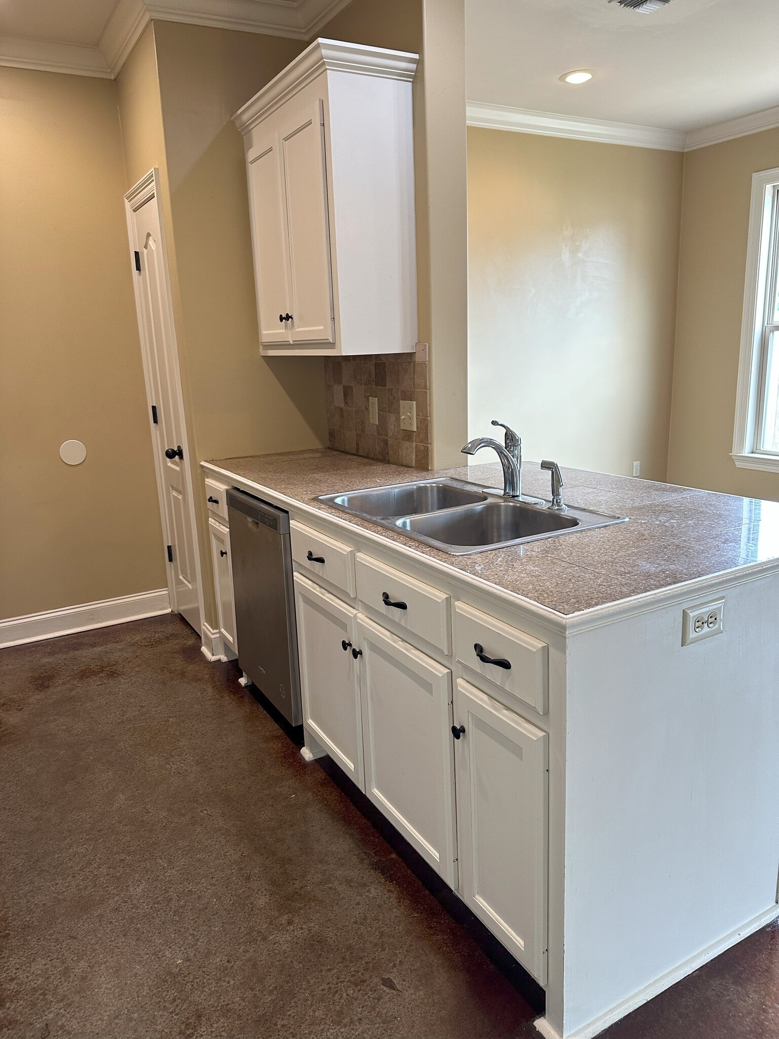 Building Photo - 111 Village Square Dr