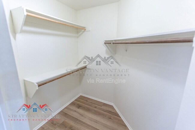 Building Photo - 5513 E Terry Dr