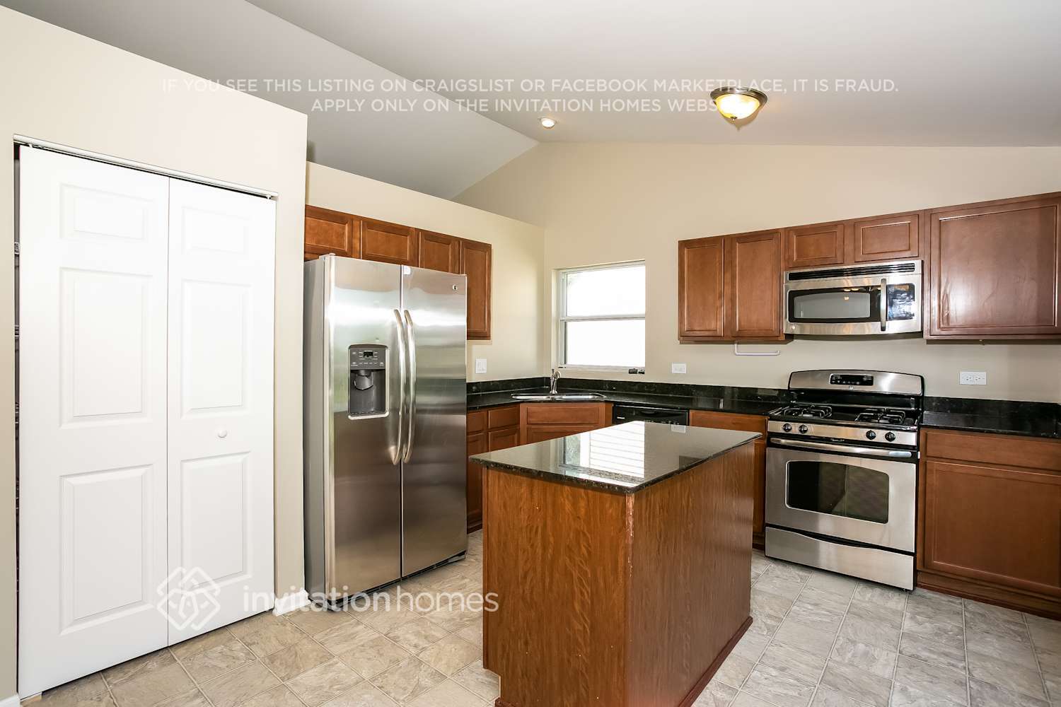 Building Photo - 484 Columbine Ln