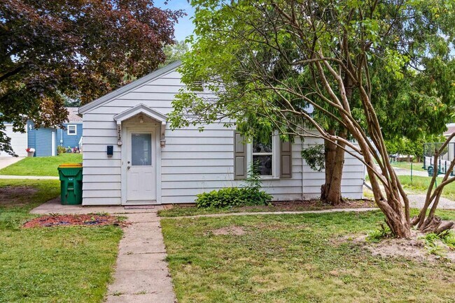 Primary Photo - 1212 S Oakland Ave