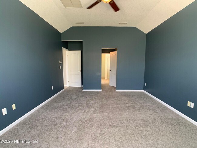 Building Photo - 647 Acorn Chase Dr