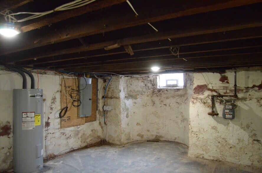 Building Photo - 28 N Preston St