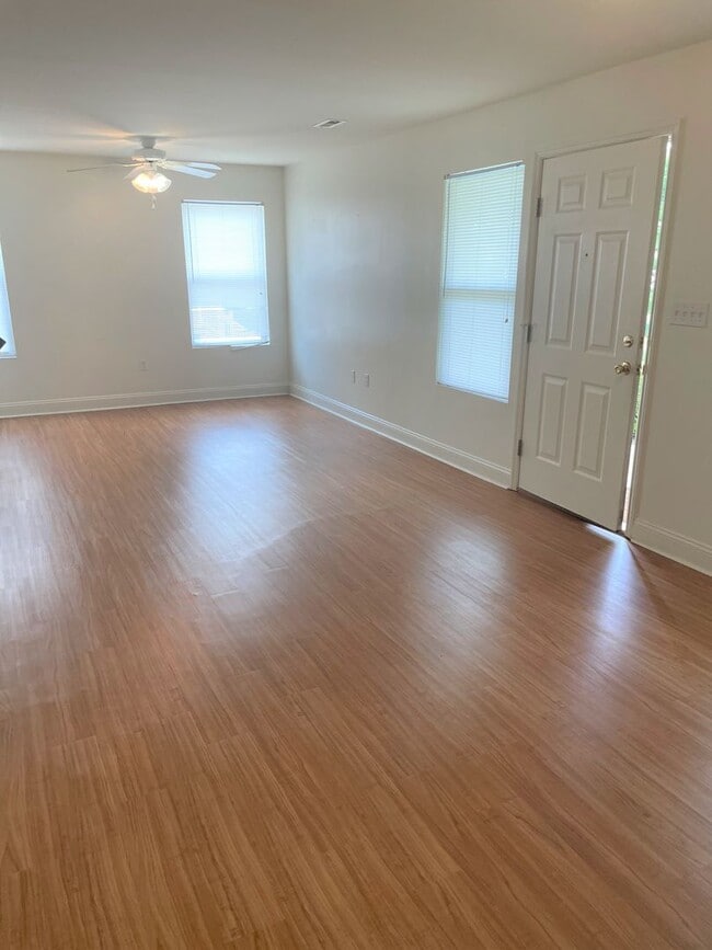 Building Photo - 1913 Tabor Village Dr