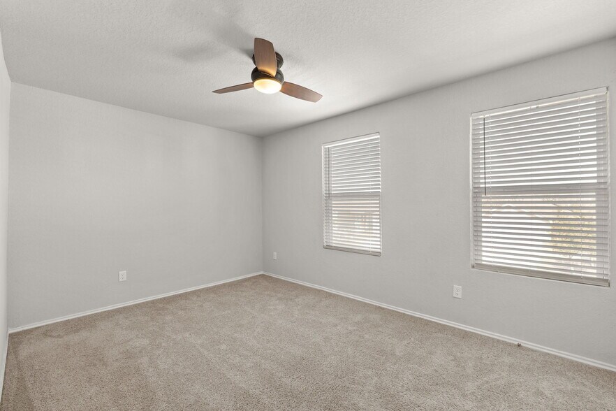 Building Photo - 3452 Redbud Grv