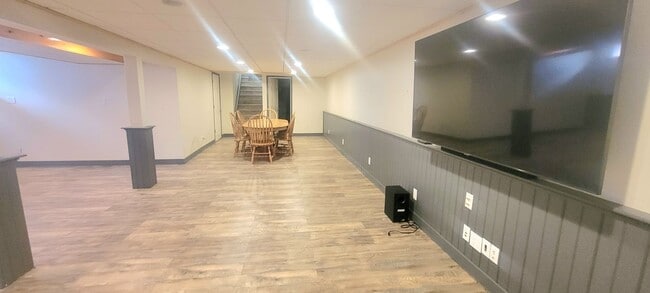 Building Photo - Small town Macon!