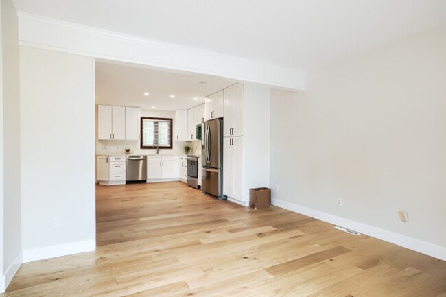 Building Photo - Beautifully Remodeled 3-Bed, 2-Bath Townhouse in Central Boulder