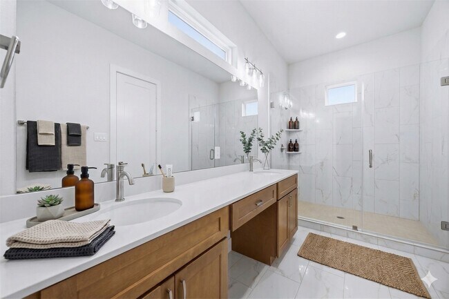 Building Photo - 6109 Campo Vista Dr